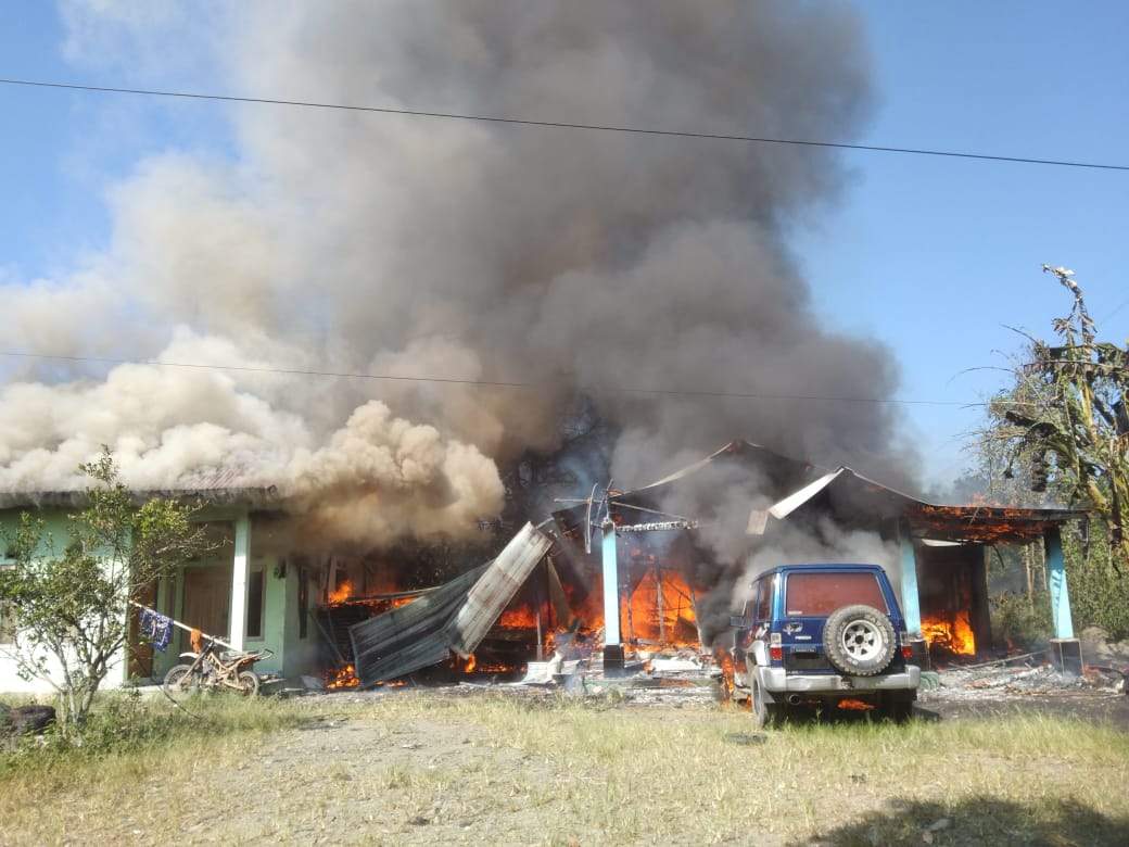 Kebakaran di Desa Haur Gading Rt. 006 Rw. 003, Kecamatan batara, Kabupaten Hulu Sungai Tengah, Rabu (17/7/2024). Foto: TRC BPBD HST
