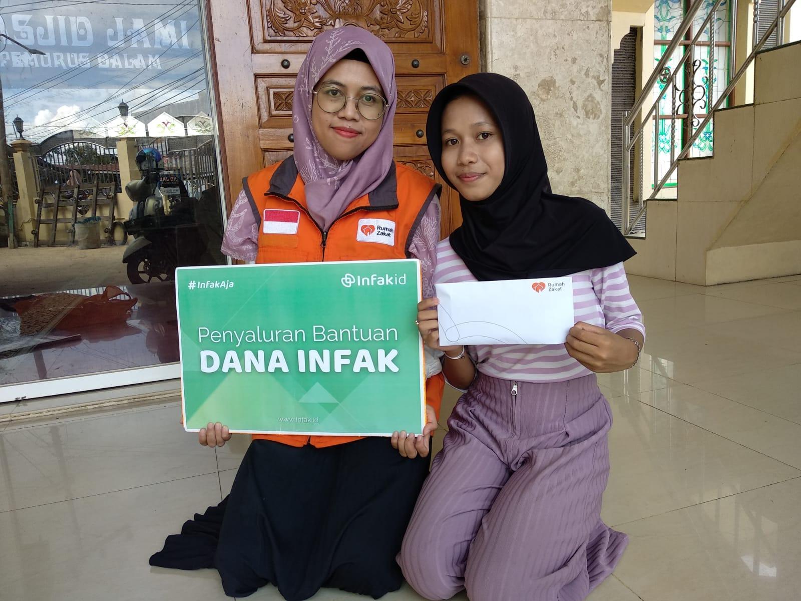 Rumah Zakat Kalsel salurkan bantuan pendidikan. Foto: Rumah Zakat Kalsel