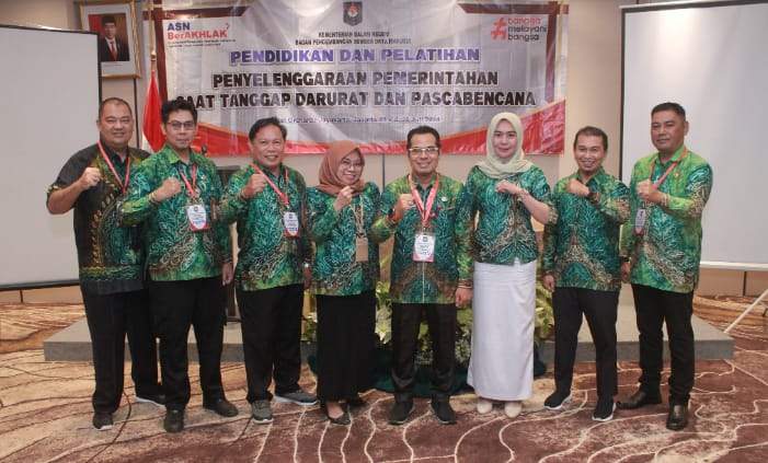 Jajaran BPBD Balangan, fhoto bersama di Kegiatan Diklat Penyelenggaraan Pemerintahan Saat Tanggap Darurat dan Pascabencana di Hotel Orchardz Jayakarta, di Jakarta. Foto: BPBD Balangan