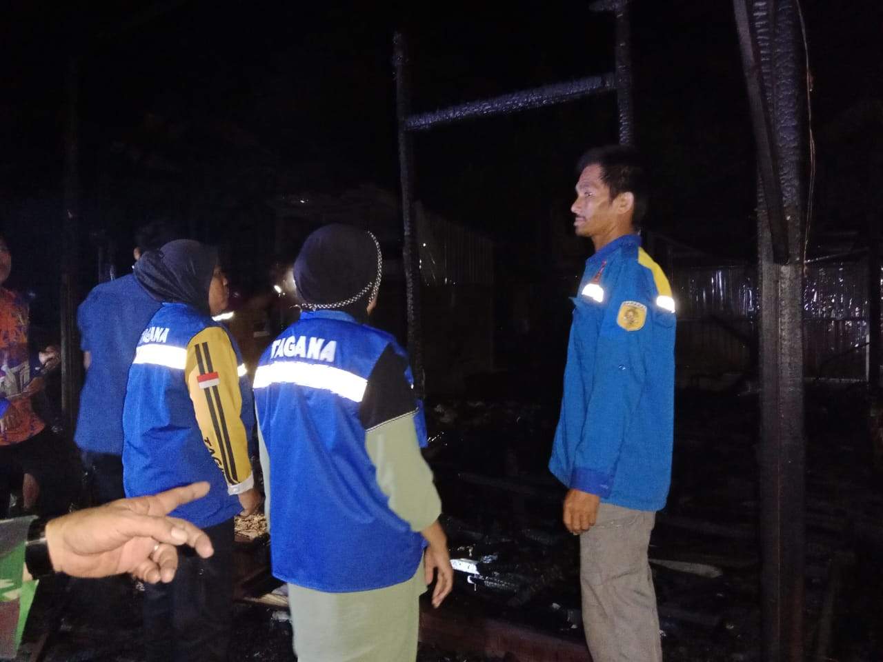 Personil TAGANA HST lakukan pemantauan dan pendataan di lokasi kejadian. Foto: Humas TAGANA HST