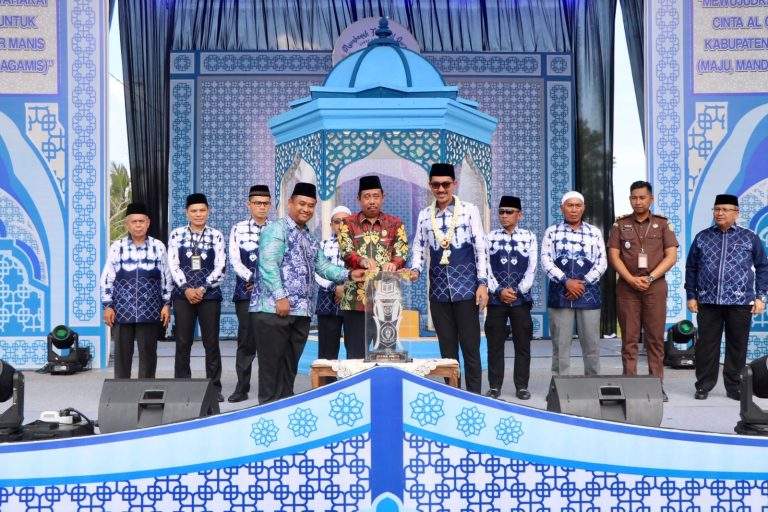 Pembukaan Musabaqah Tilawatil Quran (MTQ) Nasional ke XLVII Tingkat Kabupaten Banjar Li Syi’aril Islam diawali penampilan Marching Band dari Gita Suara Keramat, di Lapangan Sepak Bola Pasir Putih, Kecamatan Sungai Tabuk, Rabu (24/7/2024). Foto: Pemkab Banjar