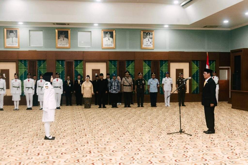 Gubernur Kalimantan Selatan, H. Sahbirin Noor menggelar pengukuhan 42 orang Paskibraka Kalsel yang berlangsung di Gedung Idham Khalid kantor Gubernur di Banjarbaru, Kamis (15/8/24). Foto: Rezky A. Maulidja