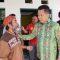 Risdianto Haleng (Kemeja Hijau) Menyapa Warga