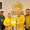 Acil Odah dan Rozanie ketika menerima surat rekomendasi dari Partai Golkar. Sumber: Instagram