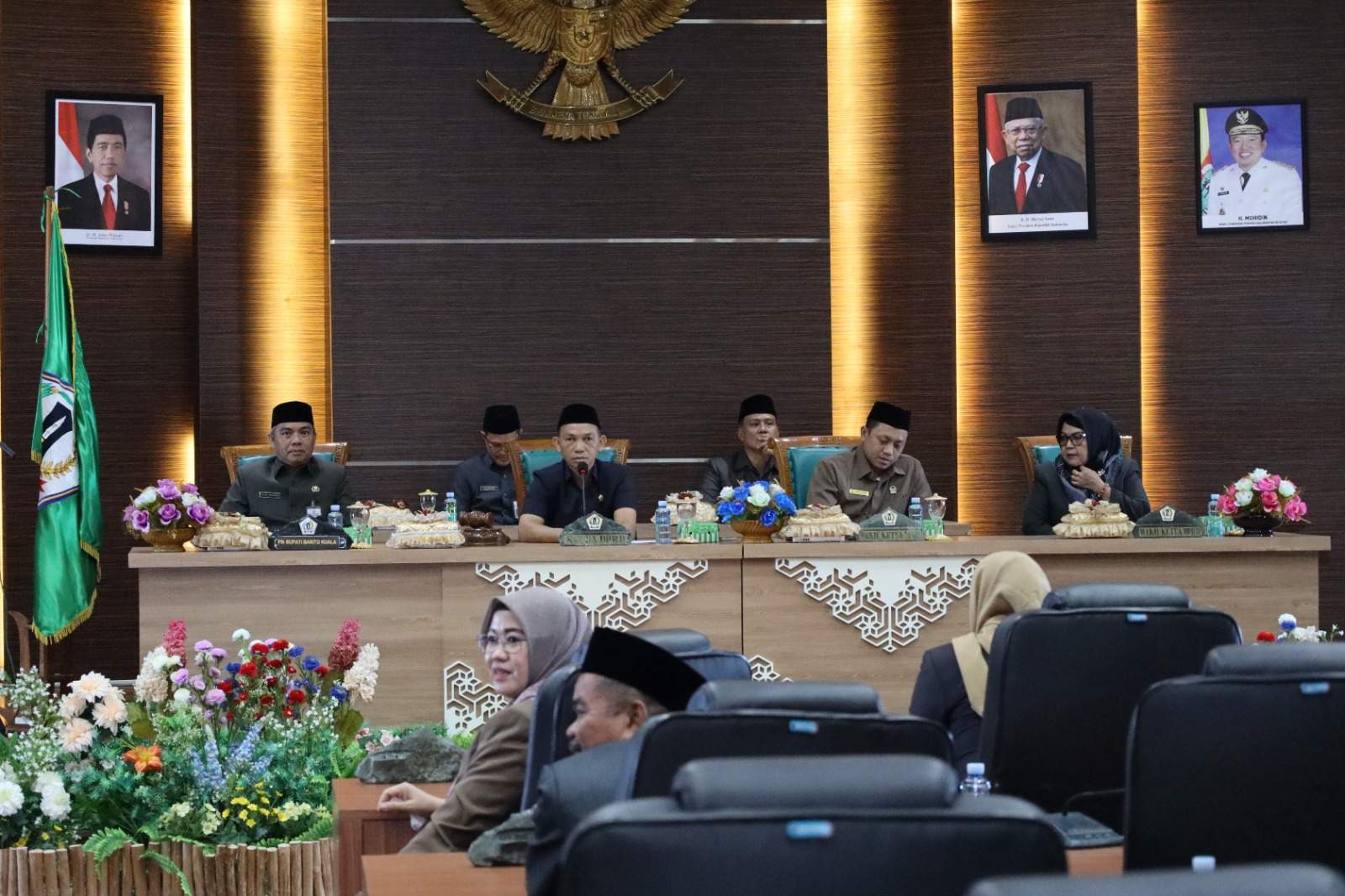 (Plh) Bupati Barito Kuala Ir. H. Zulkipli Yadi Noor, M.Sc bersama DPRD Kab. Barito Kuala hadiri rapat paripurna, di ruang sidang lantai 3 DPRD Kab. Barito Kuala, Senin (05/08/2024)