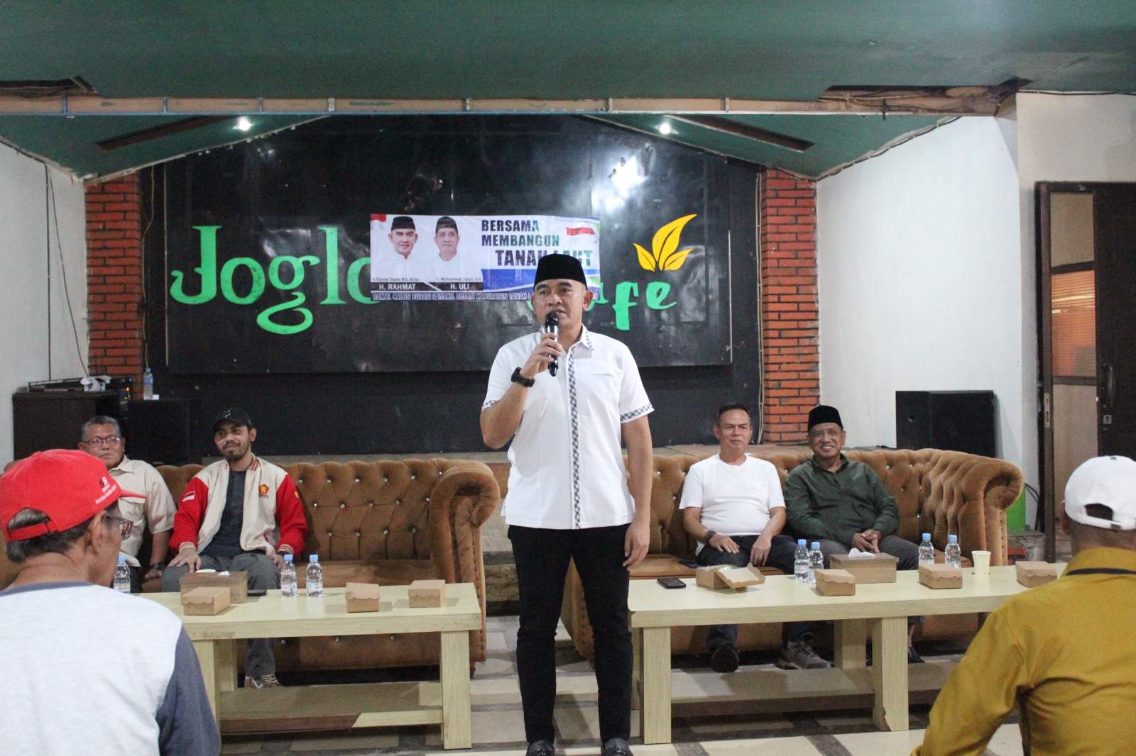 Kegiatan pertemuan relawan dengan bakal calon bupati Tala Rahmat dan Zazuli. Foto: Asep/lenterakalimantan.com