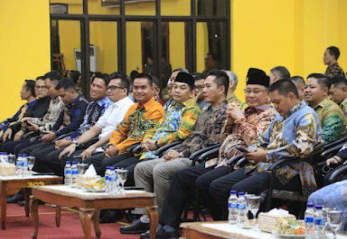 Bupati dan Wakil Bupati Kotabaru hadir pisah sambut kepala Pengadilan Negeri Kotabaru. Foto: Diskominfo Kotabaru