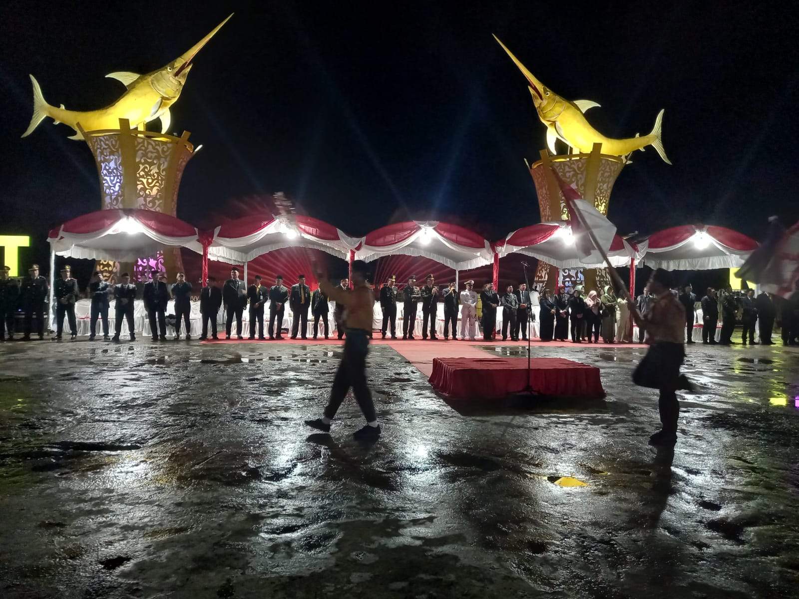 Upacara Taptu dan Pawai Obor dimulai dari wisata Siring Laut Kotabaru. Foto: Anto/lenterakalimantan.com