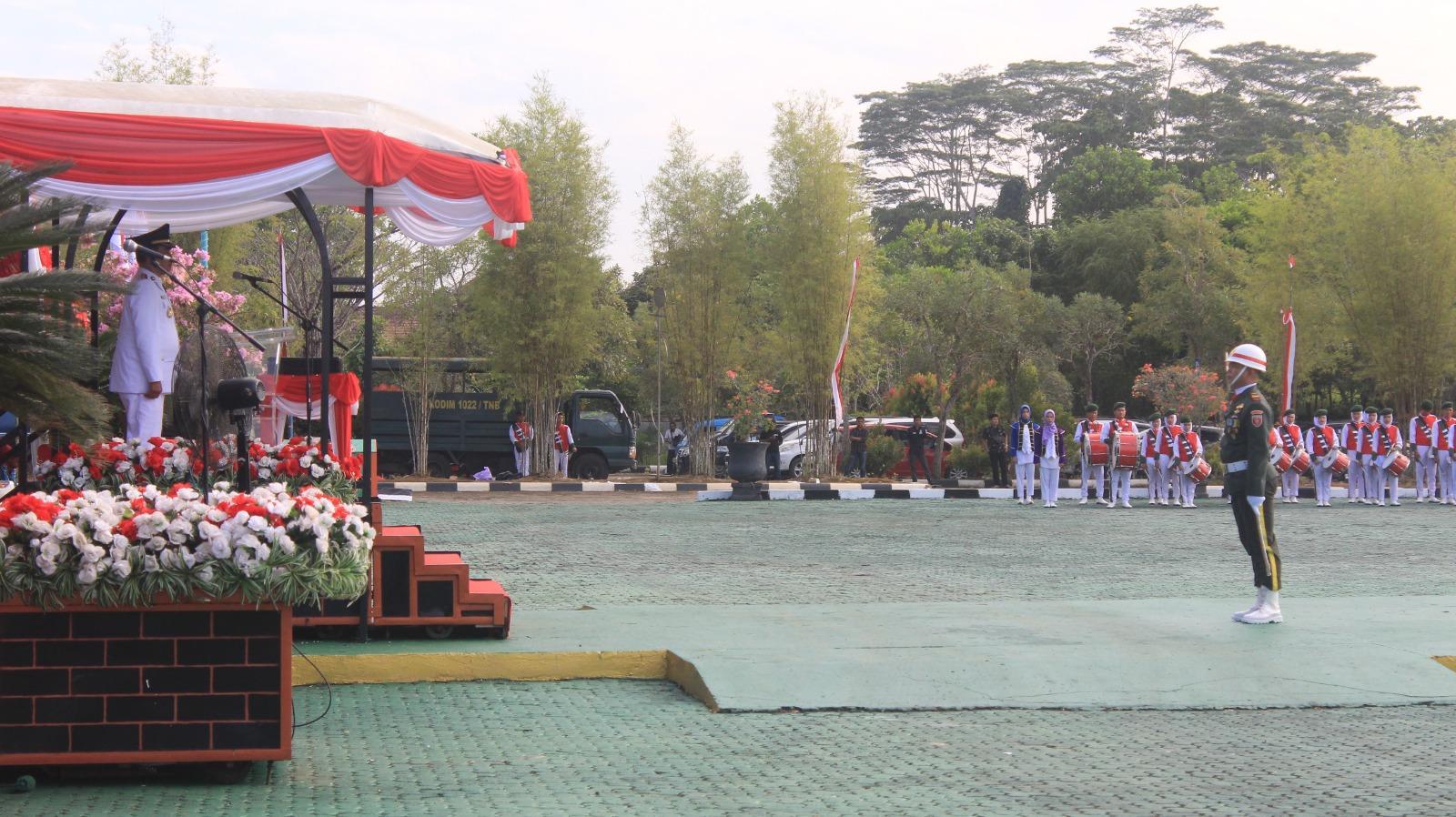 upacara peringatan Hari Ulang Tahun (HUT) ke-79 Republik Indonesia di Halaman Kantor Bupati Tanah Bumbu, Gunung Tinggi, Sabtu, 17 Agustus 2024. Foto: Pendim for LK