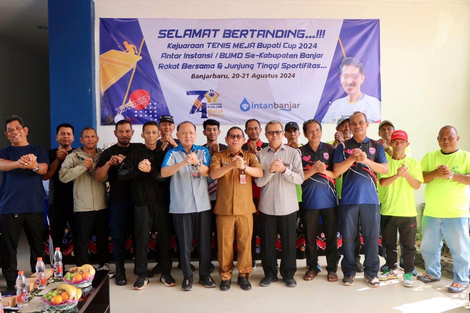 Bertajuk “Rakat Bersama dan Junjung Tinggi Sportifitas” Kejuaraan Tenis Meja Bupati Banjar Cup 2024 resmi bergulir di PT Air Minum (AM) Intan Banjar, di Banjarbaru, Selasa (20/8/2024) pagi. Foto: Pemkab Banjar