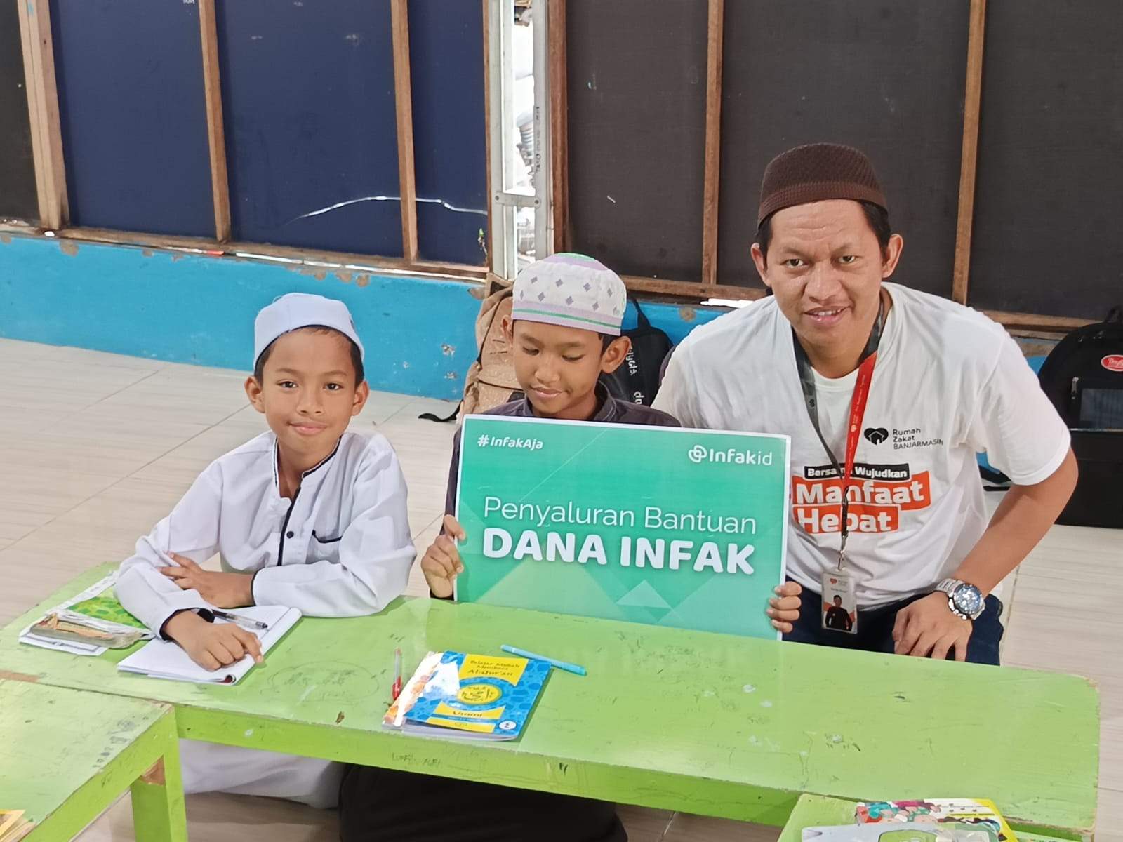 Rumah Zakat Kalsel salurkan santunan ke TPQ At Taisir Banjarmasin, Jumat (23/8/2024). Foto: Rumah Zakat Kalsel