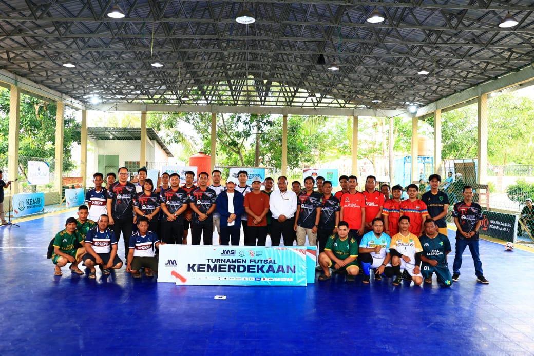Para pemain sedang foto bersama usai dibukanya turnamen kemerdekaan. Foto: JMSI Tanbu