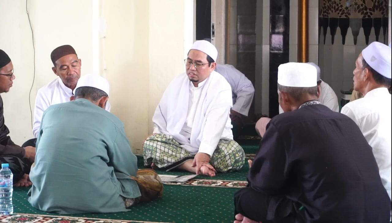 KH. Ahmad Barmawi saat dikunjungi di Ponpes Khadijatul Kubra, Kamis (22/8/2024)