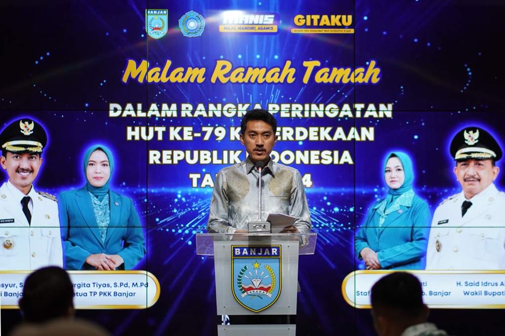 Pasukan Pengibar Bendera Pusaka (Paskibraka) Kabupaten Banjar mengikuti malam ramah tamah bersama Bupati Banjar H Saidi Mansyur dan istri Hj Nurgita Tiyas, di Mahligai Sultan Adam Martapura, Sabtu (17/8/2024) malam. Foto: Pemkab Banjar