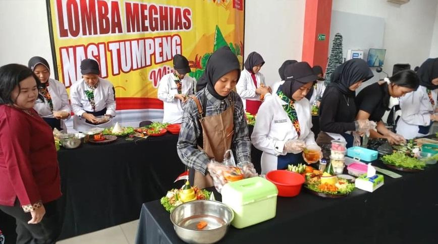 Lomba Menghias Tumpeng Mini di Trio Motor Palangkaraya. Foto: Trio Motor Honda