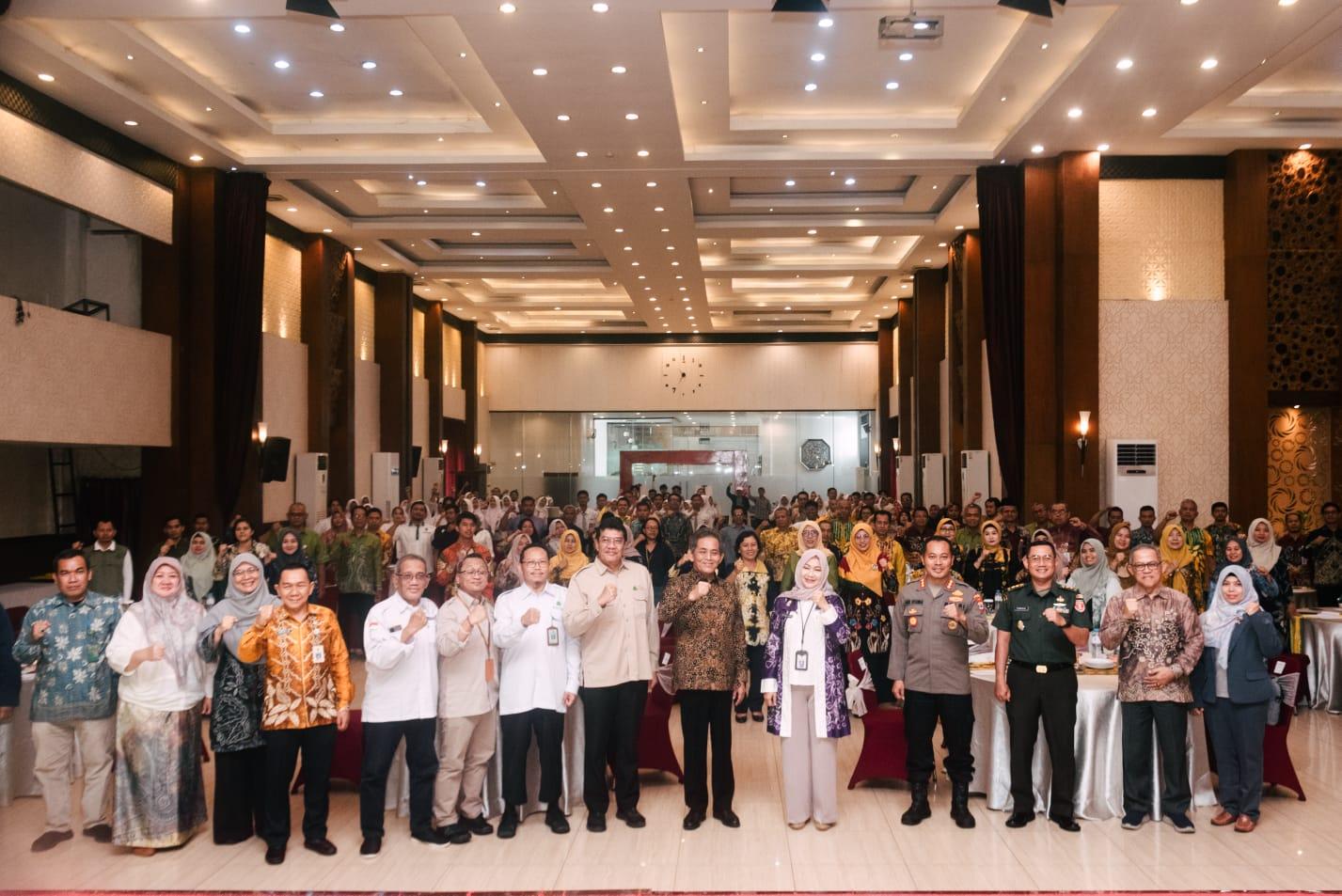 Gubernur Provinsi Kalimantan Selatan (Kalsel), H Sahbirin Noor melalui Staf Ahli Bidang Kemasyarakatan dan Sumber Daya Manusia, Hj Husnul Hatimah, menghadiri peluncuran Kurikulum Pendidikan sebagai Materi Muatan Lokal pada Satuan Pendidikan Menengah dalam rangka Pelestarian Ekosistem Gambut dan Pencegahan Karhutla di Provinsi Kalimantan Selatan. Foto: Adpim Kalsel