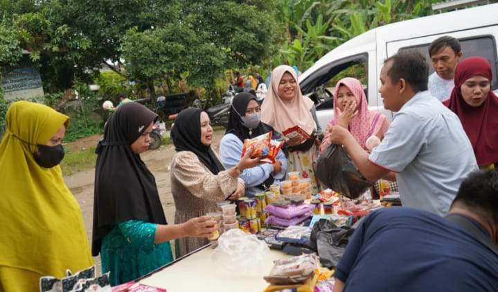 Disperindag Balangan kembali menggelar kegiatan pasar murah di sejumlah tempat, salah satunya di Kelurahan Paringin Timur, baru-baru ini. Foto: Disperindag Balangan