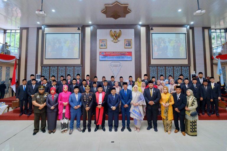 DPRD Banjar menggelar Rapat Paripurna dalam rangka pengucapan sumpah/janji anggota DPRD masa jabatan 2024-2029 dipimpin oleh Ketua Dewan HM Rofiqi didampingi para wakilnya, di Ruang Paripurna lantai 2 Gedung DPRD setempat, Rabu (4/9/2024) pagi. Foto: DPRD Banjar