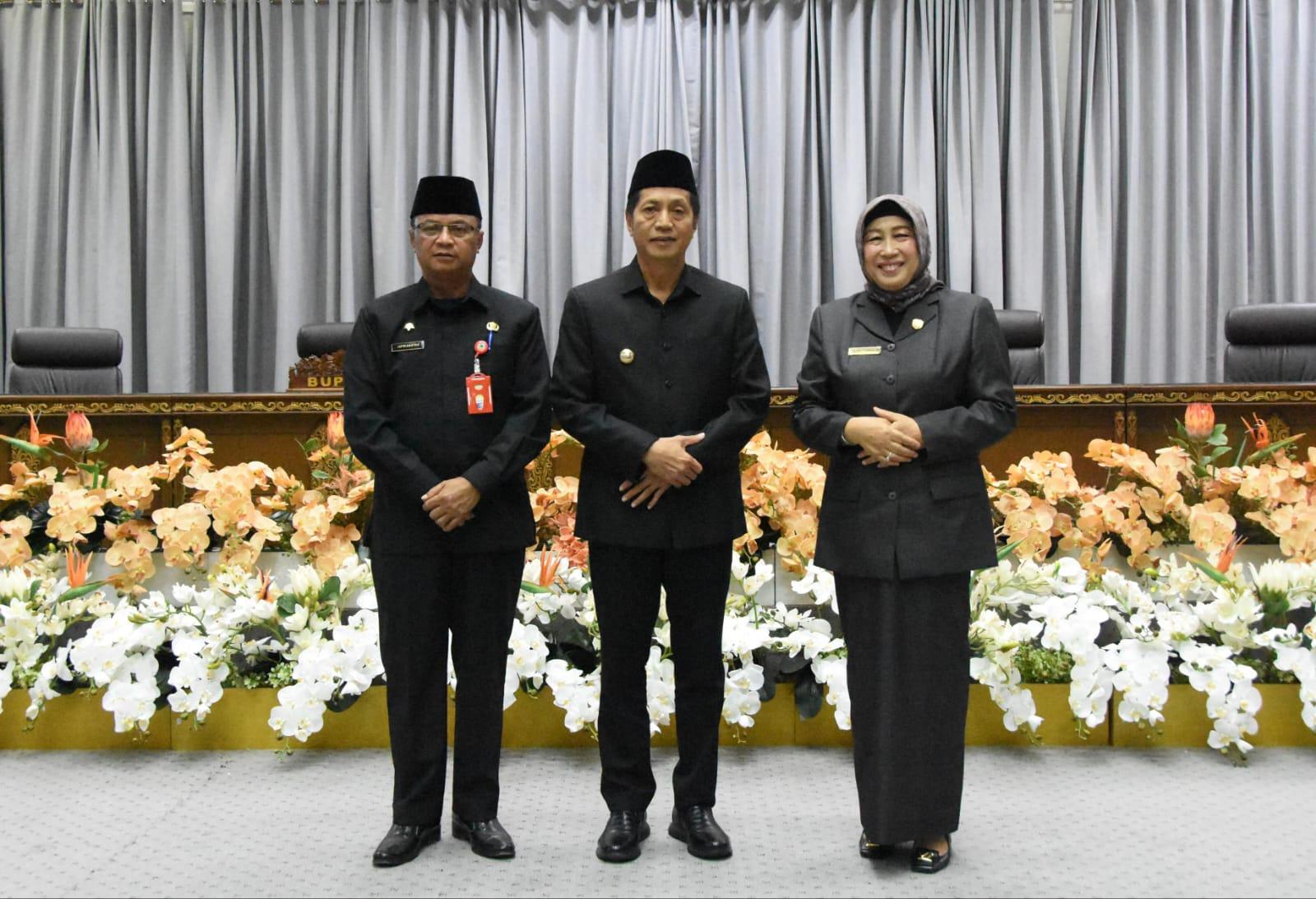 Pemerintah Kabupaten Barito Utara (Pemkab Barut) menyampaikan jawaban atas Pemandangan umum Fraksi-fraksi DPRD terhadap Raperda tentang perubahan APBD 2024, yang diselenggarakan di ruang rapat DPRD setempat, Jumat (6/9/2024). DPRD Barut