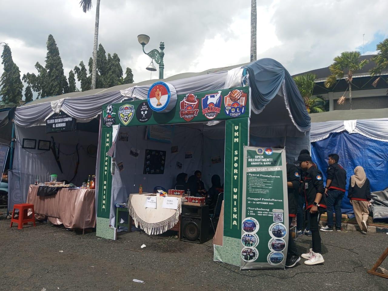 Stand PKKMB UKM Sport Uniska Banjarmasin di acara PKKMB Uniska tahun akademik 2024/2025. Foto: Arysad/lenterakalimantan.com