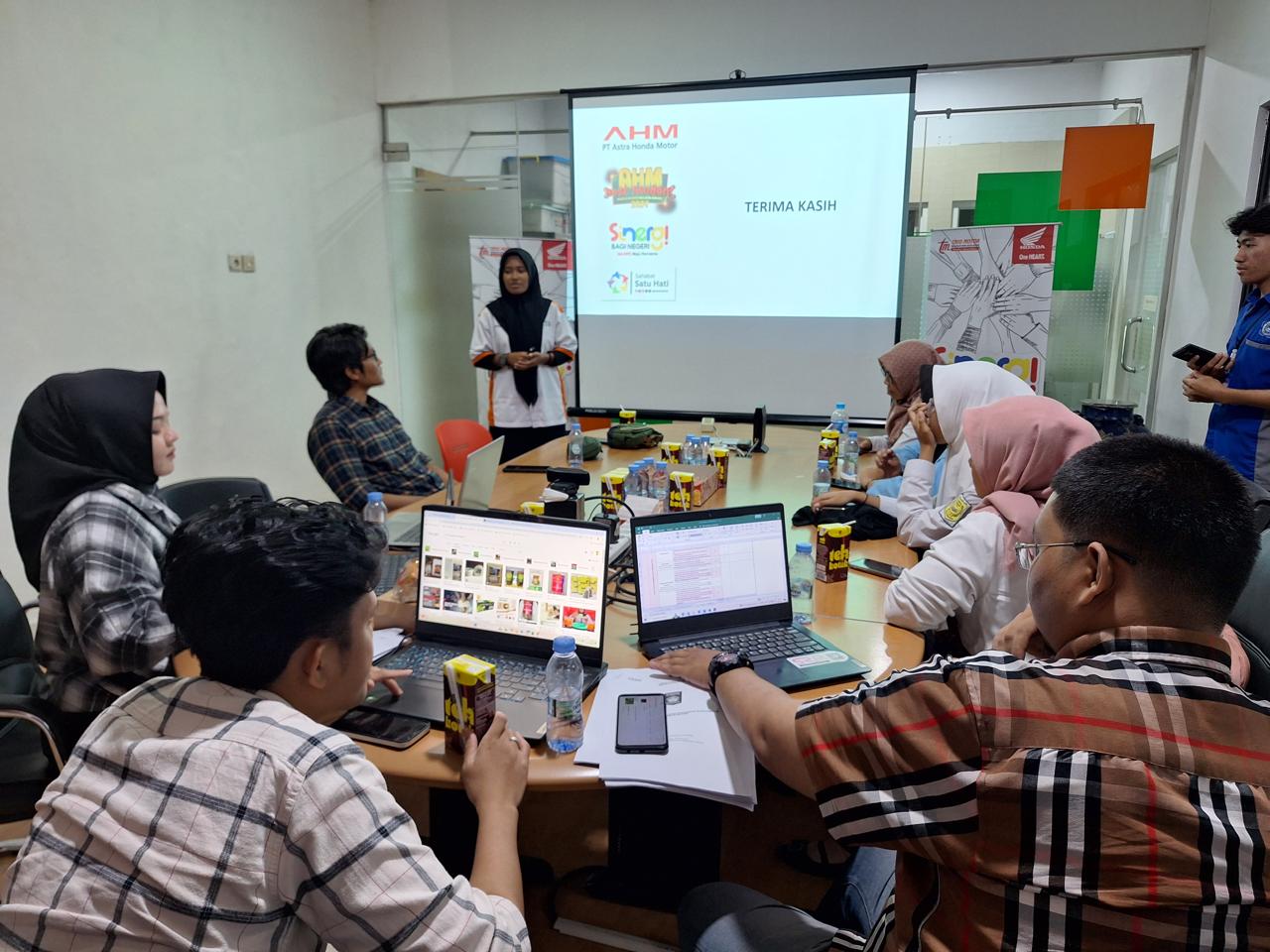 Trio Motor Sukses Gelar AHM Best Student 2024 Regional KalselTeng. Foto: Honda Trio Motor