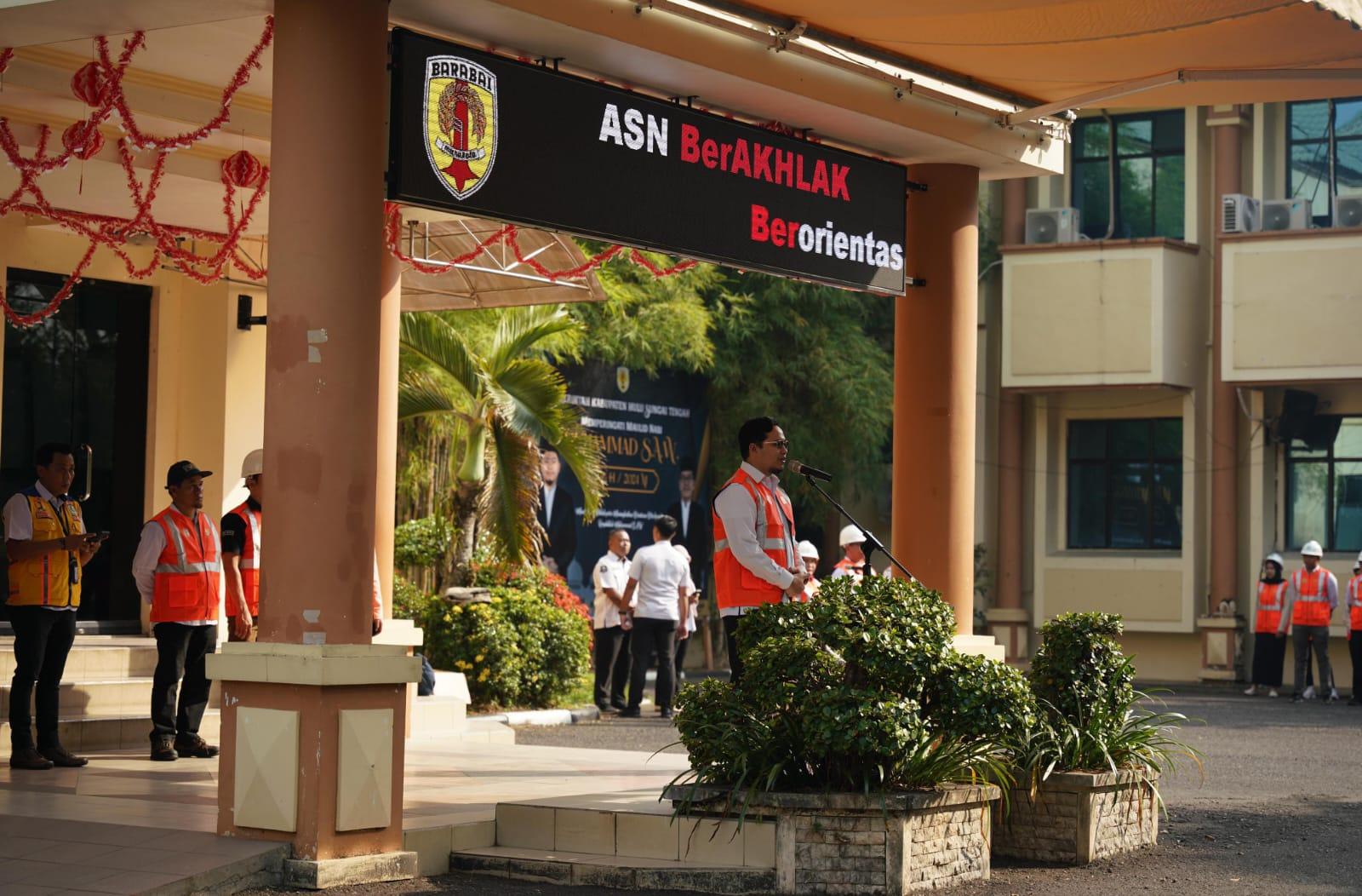 Bupati HST H Aulia Oktafiandi saat membuka kegiatan uji kompetensi tenaga kerja konstruksi bagi tukang di desa se-Kabupaten HST. Foto: Humas Bupati HST