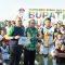 Pj Bupati Barito Kuala Dinansyah bersama Sekdakab Ir. H. Zulkipli Yadi Noor, M.Sc, menyerahkan langsung piala dan hadiah kepada para pemenang. Cerbon FC