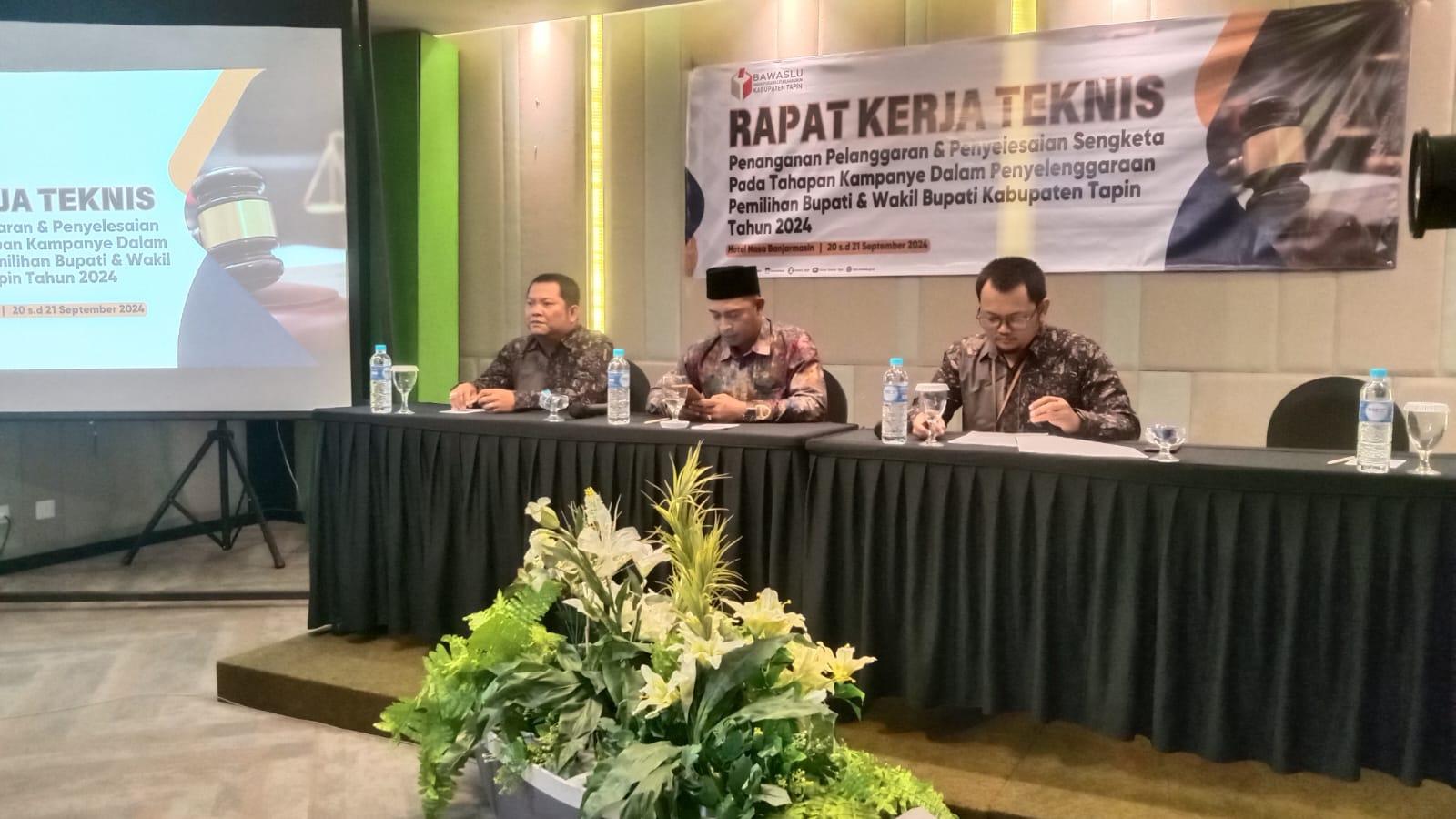 Badan Pengawas Pemilu (Bawaslu) melaksanakan Rapat Kerja Teknis (Rakernis) yang berlangsung di Hotel NASA Banjarmasin, Sabtu (21/9/2024)