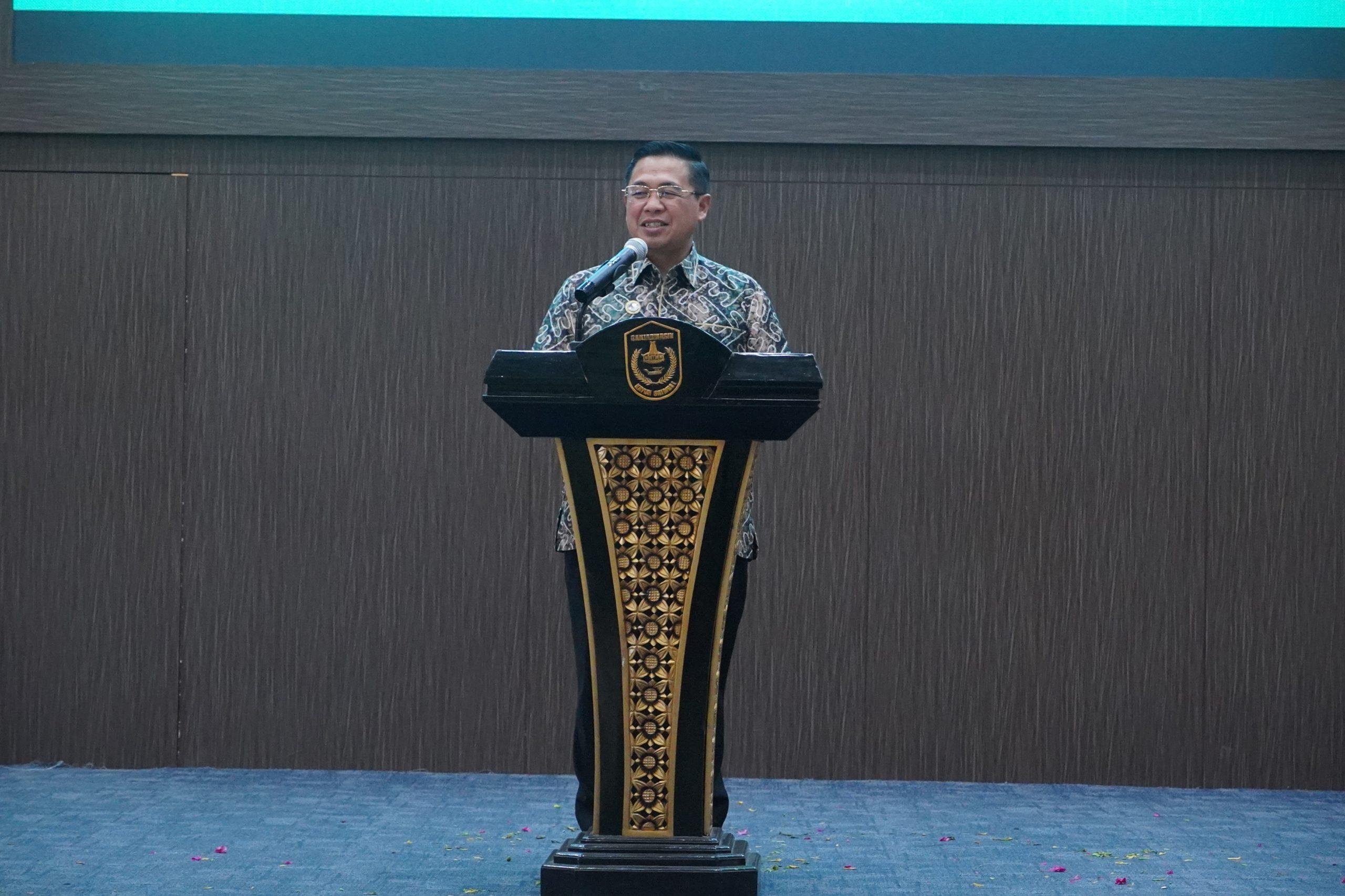 Walikota Banjarmasin H Ibnu Sina menghadiri Pelantikan Pengurus Pimpinan Daerah Ikatan Pelajar Muhammadiyah (PD IPM) Kota Banjarmasin periode 2024-2026 di Aula Kayuh Baimbai, Balaikota Banjarmasin, Jumat (25/10/2024) sore. Foto: Pemko Banjarmasin