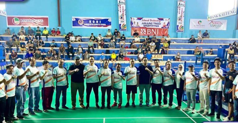 Pj Bupati Barito Utara (Barut), Muhlis buka secara resmi ajang Kejuaraan Bulutangkis Bupati Cup 2024 di Gedung Olah Raga Panglima Batur, Rabu (4/9/2024). Foto: Diskominfosandi Barut