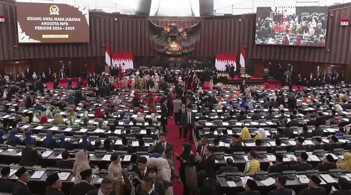 Tangkapan Layar - Suasana ruang induk Kompleks Parlemen Senayan, Jakarta, Selasa (1/10). Foto: Istimewa