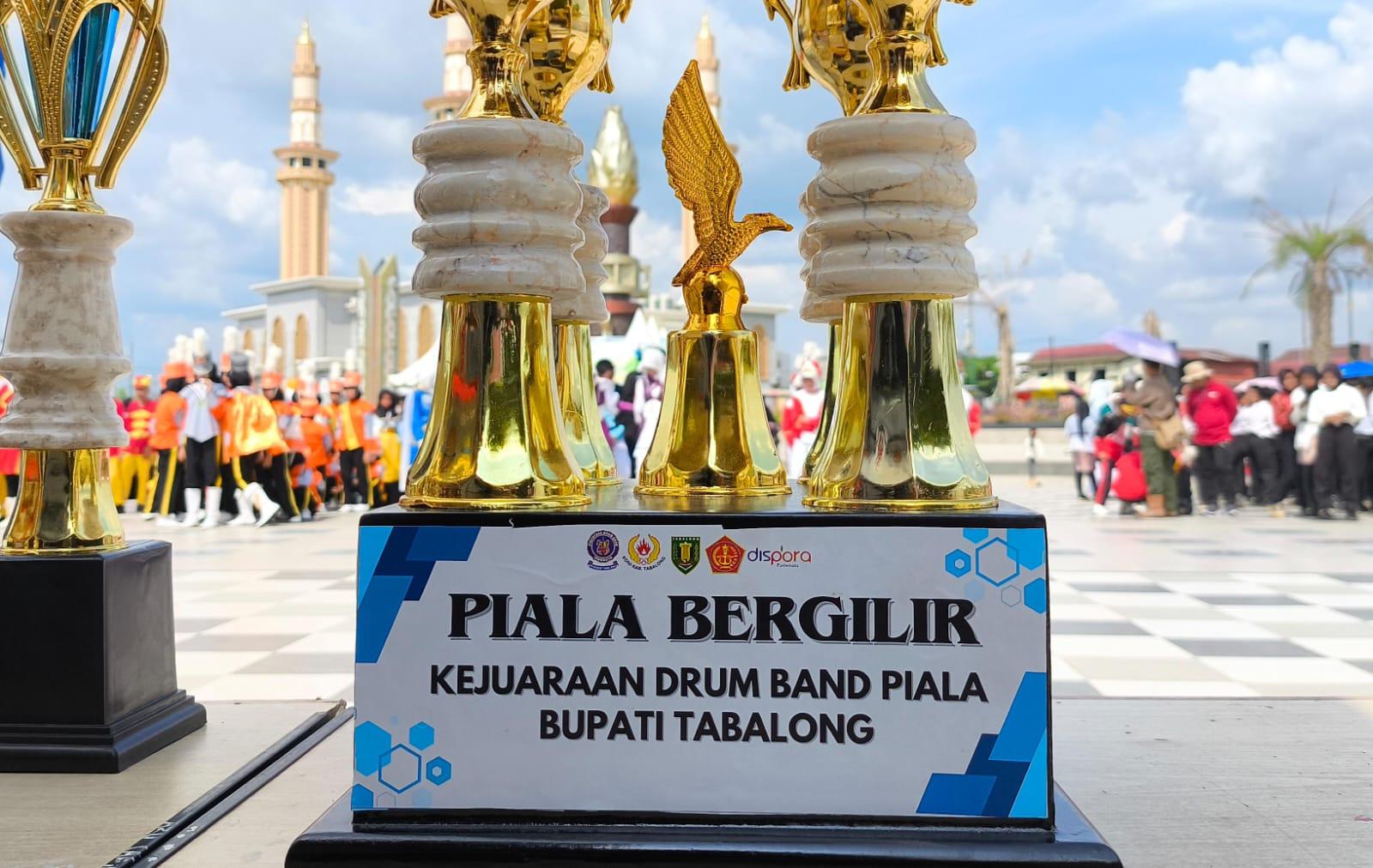 Potret Piala Bergilir Bupati Tabalong dalam kejuaraan Drum Band. Foto: JM/lenterakalimantan.com