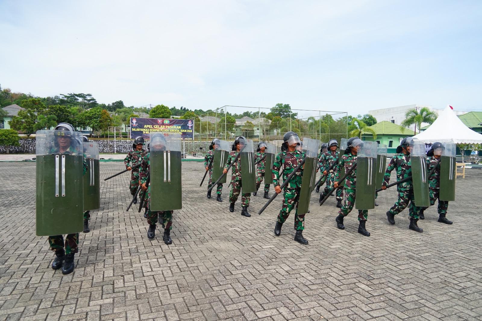 Personel TNI Kodim 1022 mensimulasikan pengamanan Pilkada 2024. Foto: Pendim.