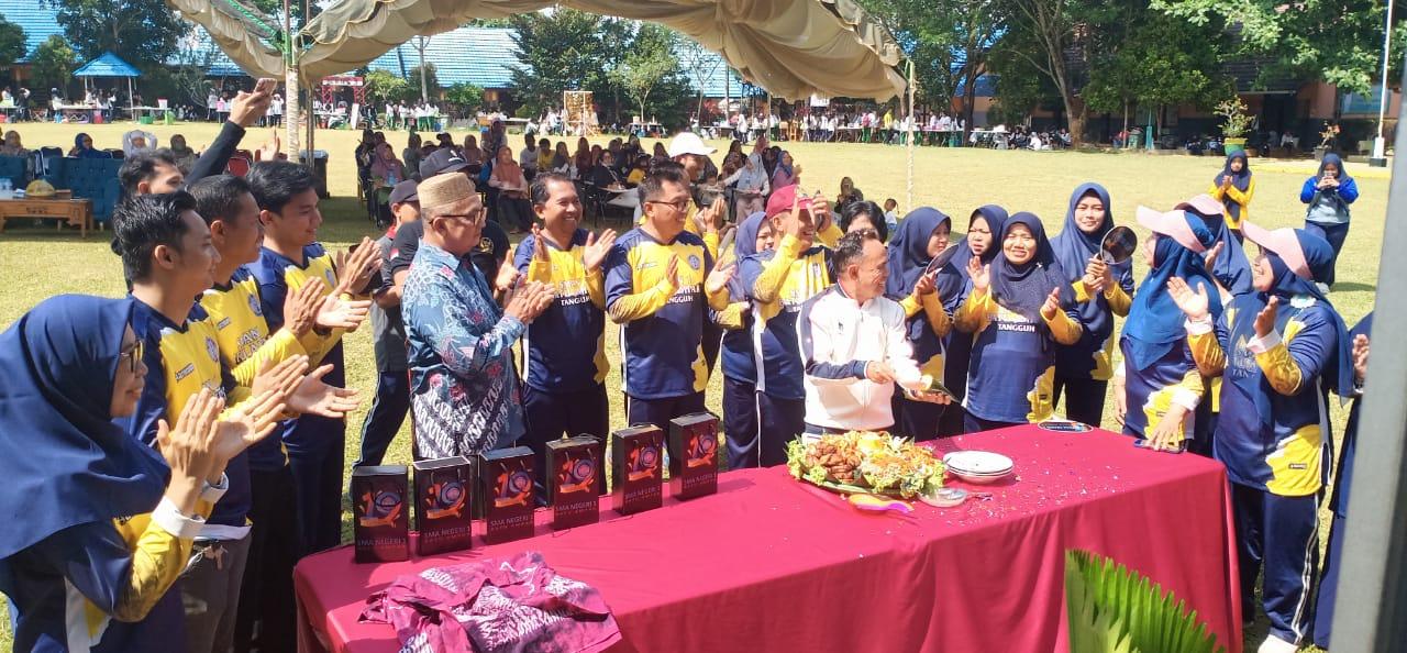 HUT Ke-19 SMAN 1 Batu Ampar. Foto: Humas SMAN 1 Batu Ampar