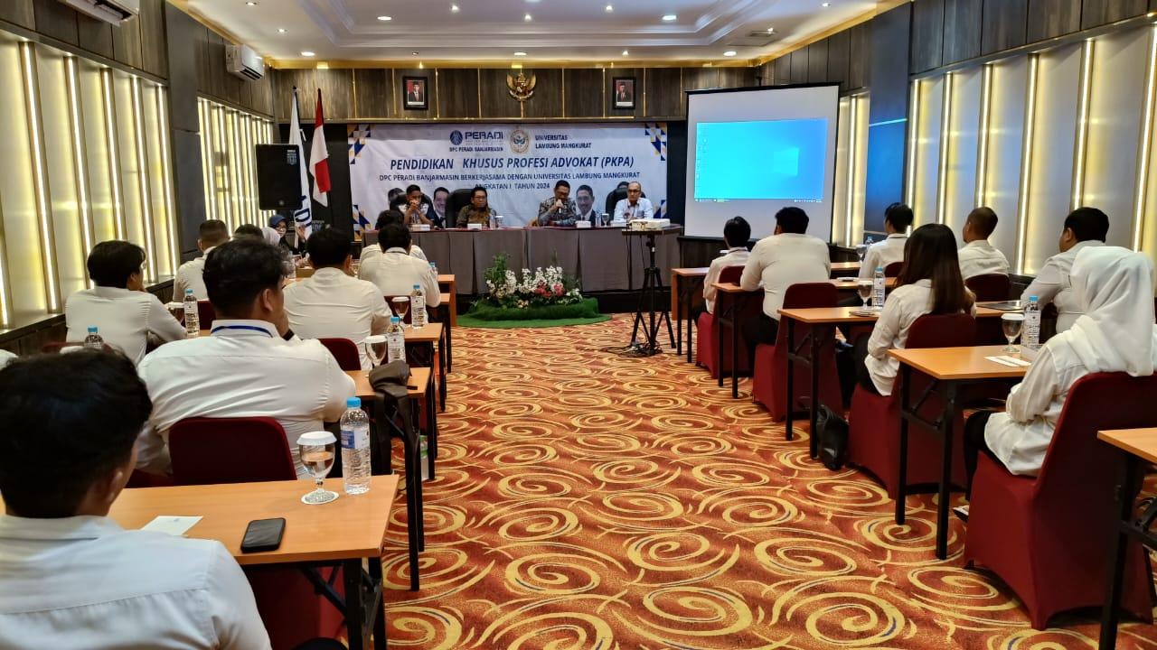 Ketua DPC PERADI Banjarmasin H Edi Sucipto SH MH saat memberikan sambutan pada acara PKPA