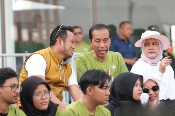 Rudy Mas'ud nampak berdiskusi dengan Presiden RI, Joko Widodo (Jokowi) disela-sela Nusantara TNI Fun Run, Minggu (6/10/2024).