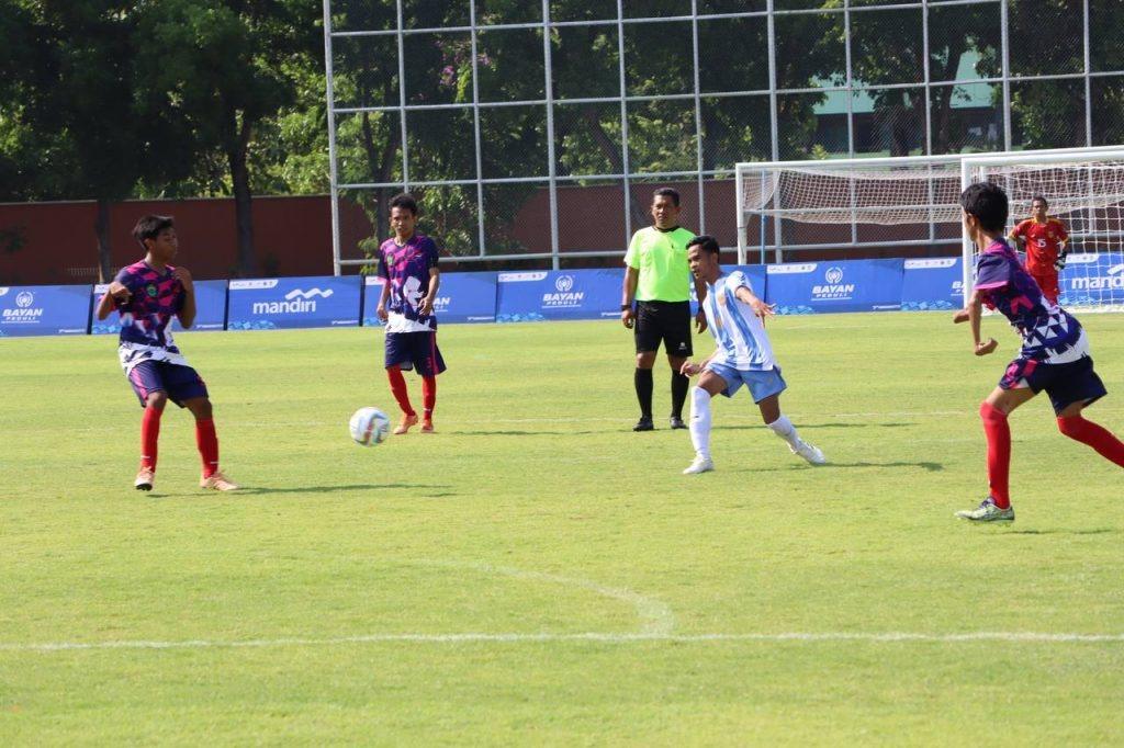 Laga Kalsel vs Kaltim cabang olahraga sepak bola pada kejuaraan Peparnas XVII 2024 Solo. Foto: MC Kalsel