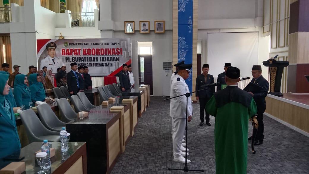 Pj Bupati Tapin, M Syarifuddin lantik empat kepala desa yang berlangsung di aula Tamasa, kantor Sekda Kabupaten Tapin, Selasa (15/10/2024)