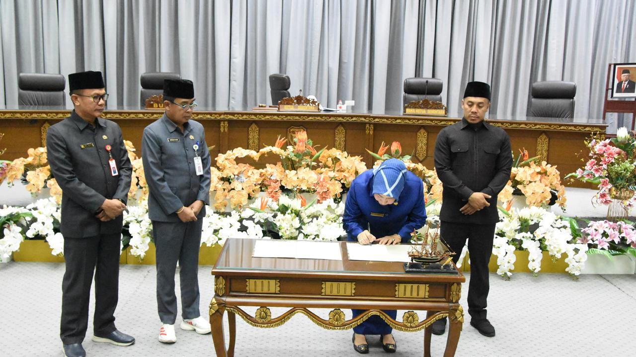 DPRD Kabupaten Barito Utara (Barut) menggelar rapat paripurna penetapan calon pimpinan DPRD masa jabatan 2024-2029. Paripurna berlangsung di ruang rapat DPRD Barut. Rabu (16/10/2024). DPRD Barut