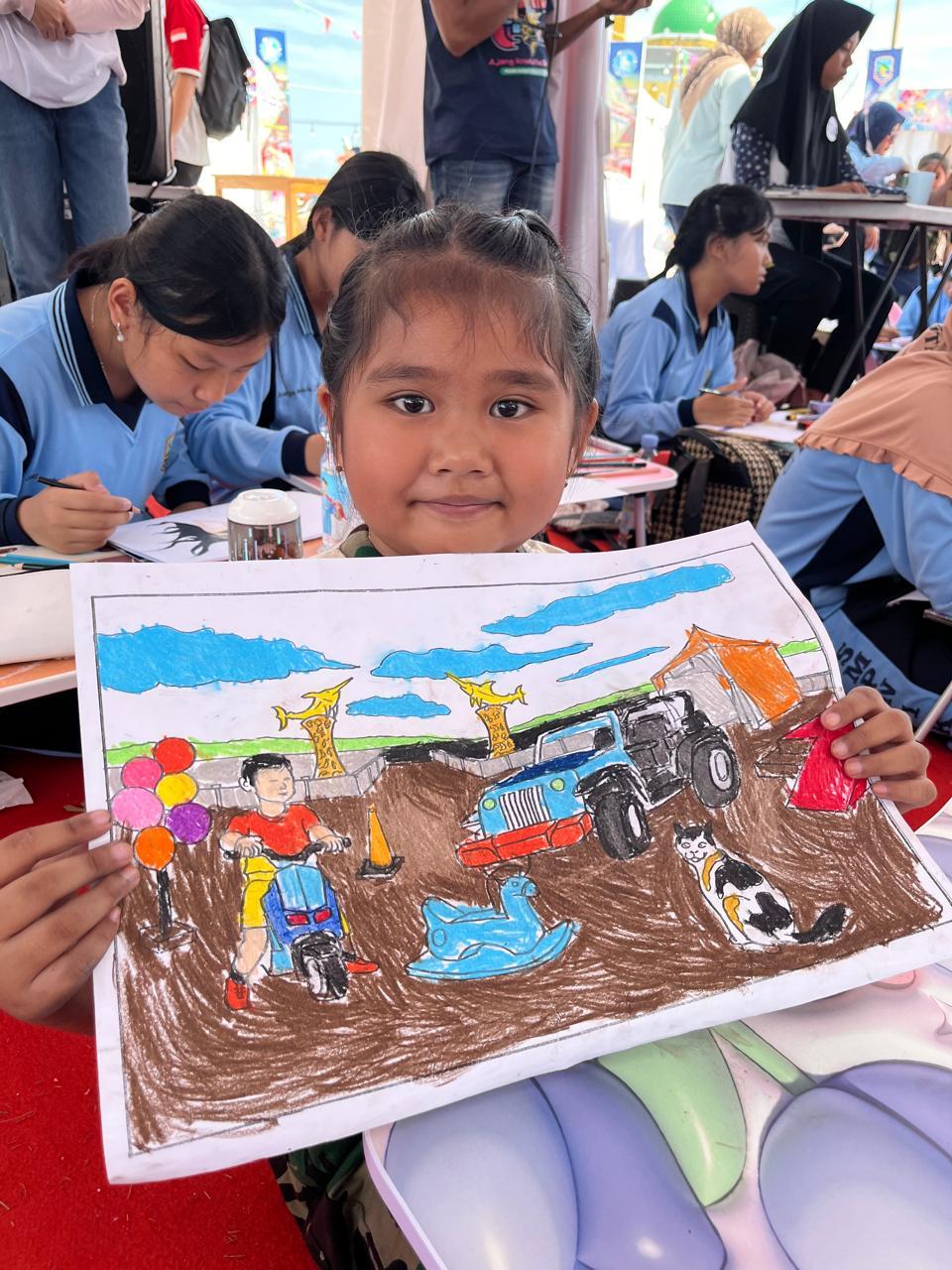 Nafeeza Aprilia dari TK Kartika V -27 Kotabaru peserta lomba di ajang Festival Akrab Kotabaru. Foto: Putri/lenterakalimantan.com