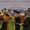 Rektor Uniska MAB, Prof. Ir. Abd. Malik, S.Pt., M.Si., Ph.D., IPU., ASEAN Eng. kukuhkan Prof. Dr. Nurul Listiyani, SH., MH. sebagai Guru Besar di bidang Ilmu Hukum. Foto: Humas Uniska Banjarmasin