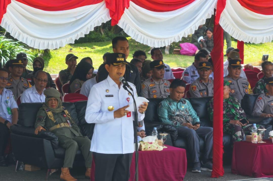 Pjs Bupati Balangan, Taufik Hidayat pimpin apel serah terima penugasan anggota Satlinmas pada PAM TPS di Pilkada 2024, di Halaman Kantor Bupati setempat. Foto: Windi/lenterakalimantan.com