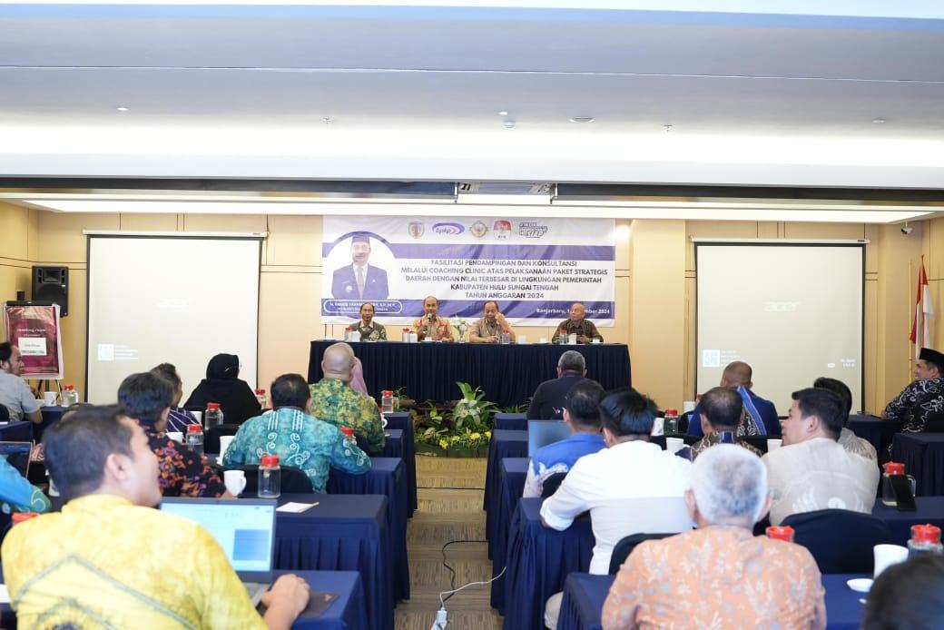 Pjs Bupati HST H Faried Fakhmansyah membuka secara resmi coaching clinic atas pelaksanaan proyek strategis Kabupaten HST. Foto: Humas Bupati HST