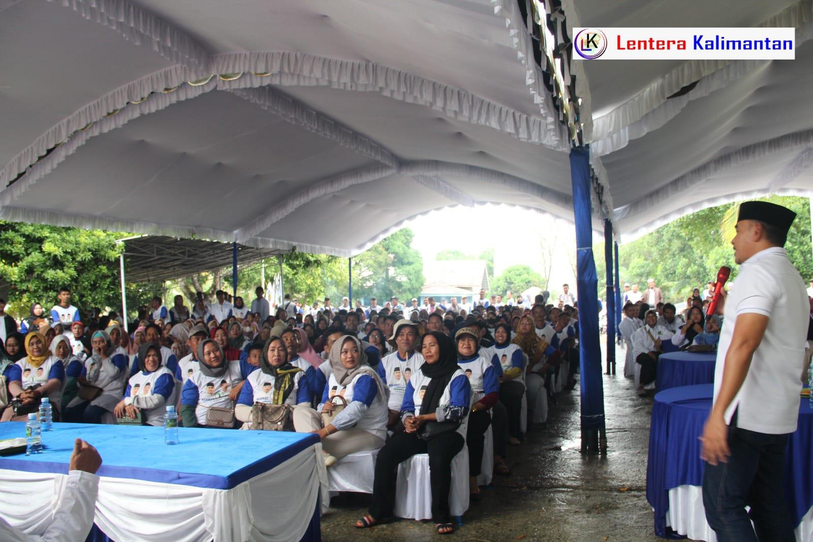 Calon Bupati Tala, H. Rahmat Trianto saat menyampaikan sambutan kepada pelaku UMKM maupun PKL yang ada di Tanah Laut. Foto: Asep/lenterakalimantan.com