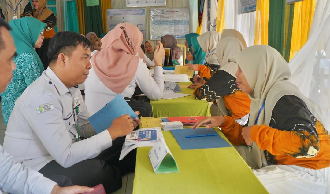 Tim Penilaian lomba posyandu tingkat Kabupaten Balangan saat melakukan evaluasi di Posyandu Seroja Desa Bungur, Kecamatan Batumandi. Foto: MC Balangan