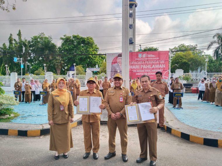 Sekda Banjar HM Hilman menjadi pembina apel kerja lingkup Sekretariat Daerah di Halaman Kantor Bupati Banjar Martapura, Senin (11/11/2024) pagi. Foto: Pemkab Banjar