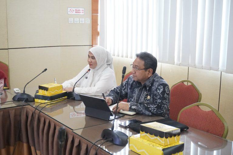 Pemkab Banjar melalui Inspektorat setempat menggelar rapat koordinasi (rakoor) tindak lanjut evaluasi Monitoring Center For Prevention (MCP) oleh Komisi Pemberantasan Korupsi (KPK) 2024, di Aula Bappedalitbang Banjar, Martapura, Kamis (14/11/2024) siang. Foto: Pemkab Banjar