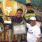 Cawabup Haji Zazuli menyerahkan piala ke pemenang Drag Bike. Foto: Panitia BBRT Open Championship 2024