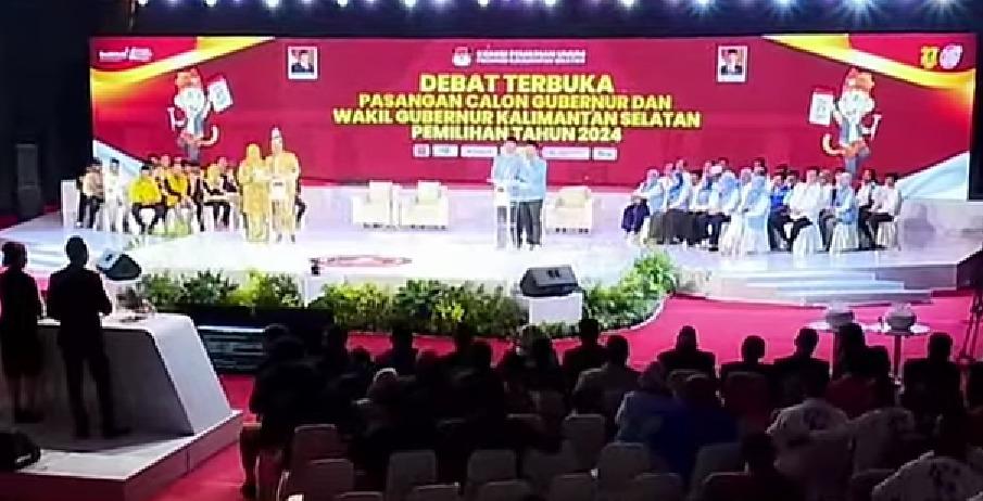 Tangkapan Layar - Kondisi debat kedua pasangan calon gubernur dan wakil gubernur Kalsel yang berlangsung di Gedung Chandra, Banjarmasin, Minggu (17/11/2024). Foto: Istimewa