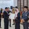 Pj Bupati Tabalong Hj Hamida Munawarah menyerahkan piagam SLKS. Foto: JM/lenterakalimantan.com